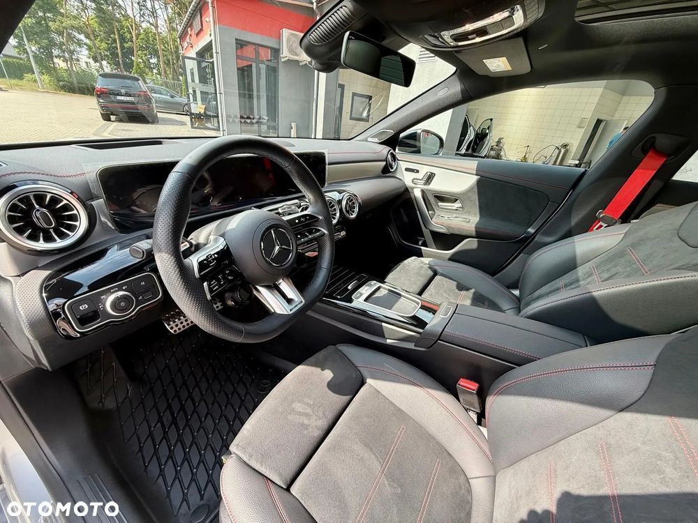Mercedes-Benz CLA AMG 35 4-Matic 7G-DCT - 17