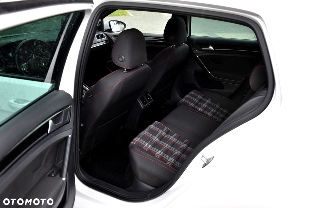 Volkswagen Golf 2.0 TSI BMT GTI - 32