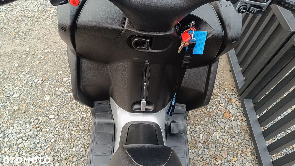 Piaggio MP-3 - 17