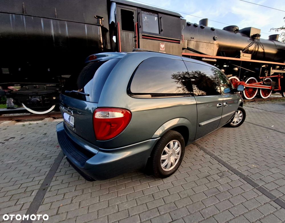 Chrysler Grand Voyager - 25