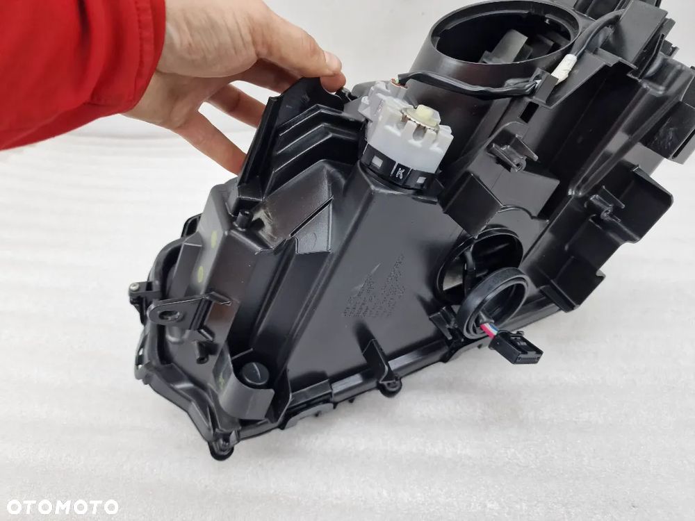 LEXUS NX 14- XENON PRAWY PRAWA LAMPA PRZEDNIA PRZÓD , NR AUKCJI LL51 - 13
