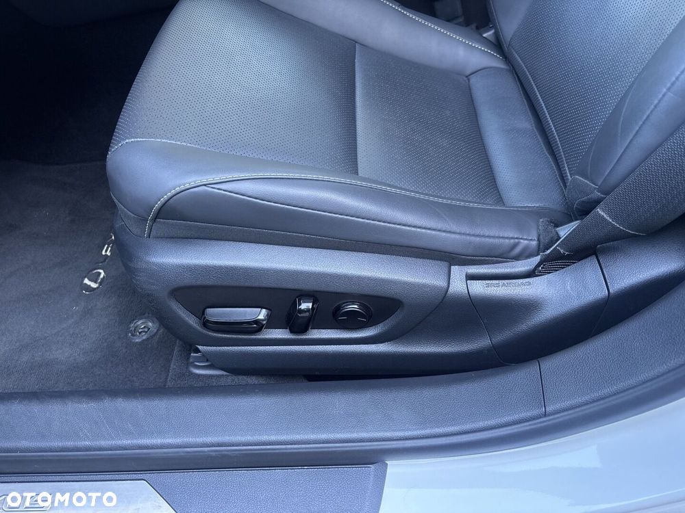Lexus ES 300h Business Edition - 23