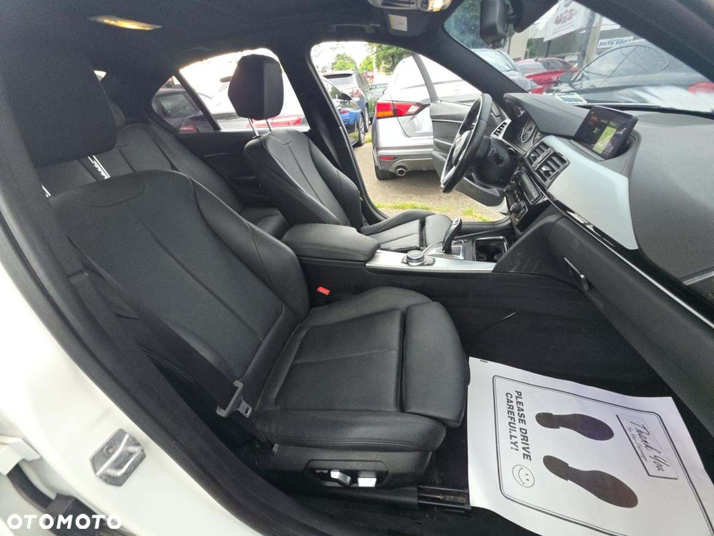 BMW Seria 3 330i xDrive M Sport - 9