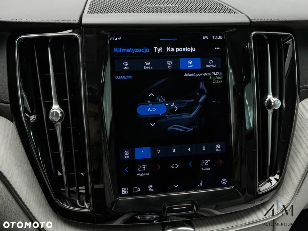 Volvo XC 60 B4 D AWD Plus Bright - 24