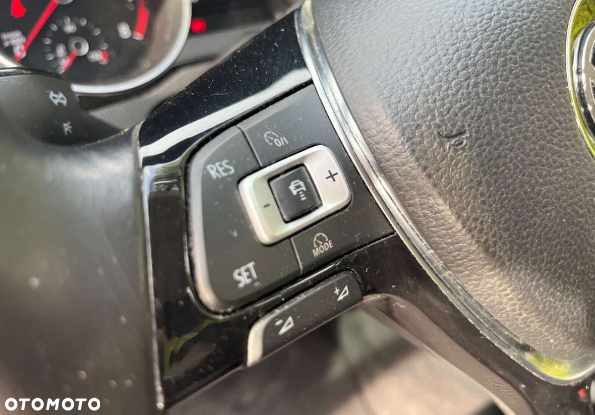 Volkswagen Passat - 23