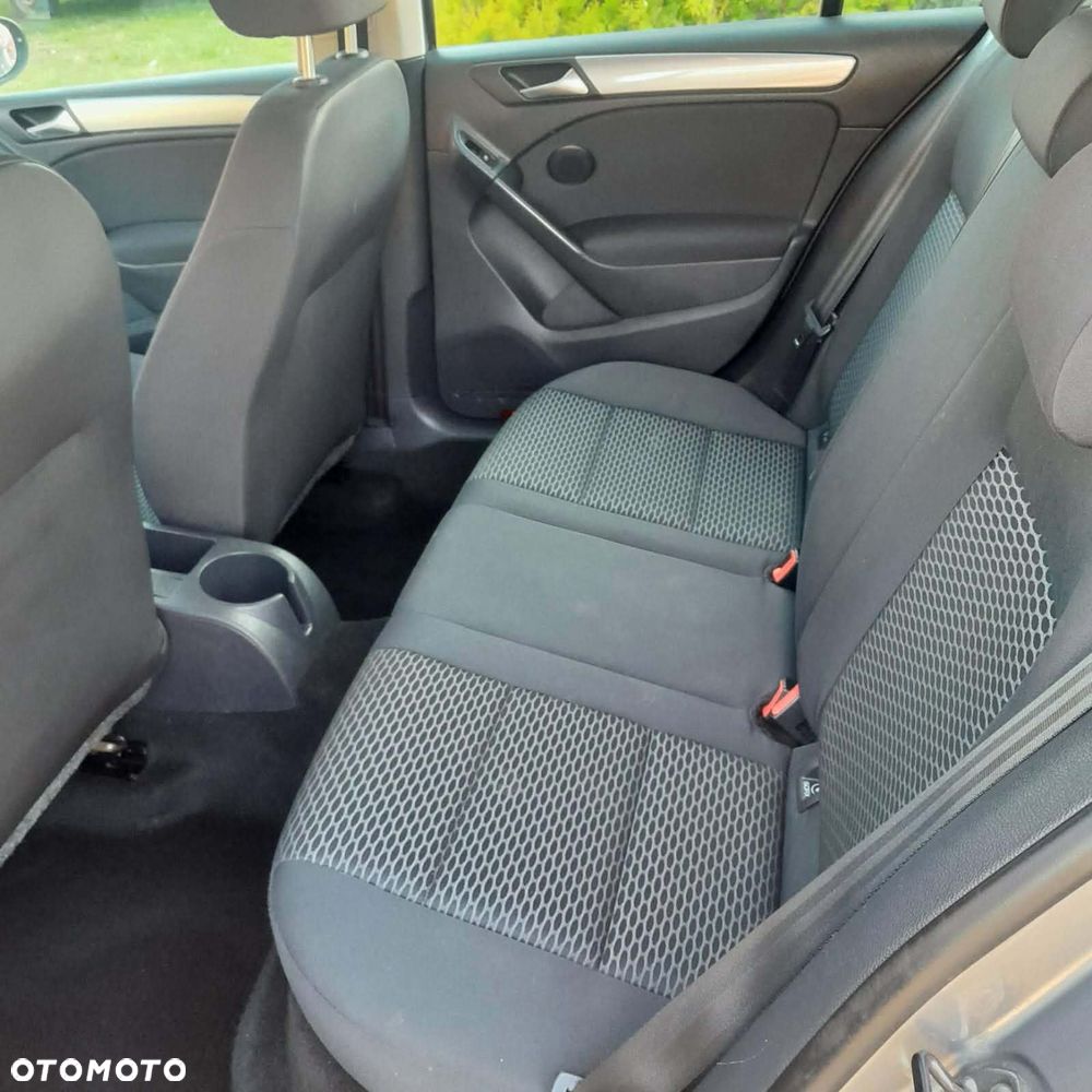 Volkswagen Golf - 10