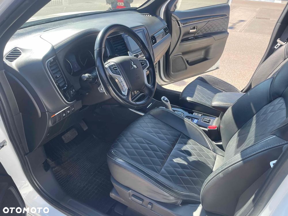 Mitsubishi Outlander - 17