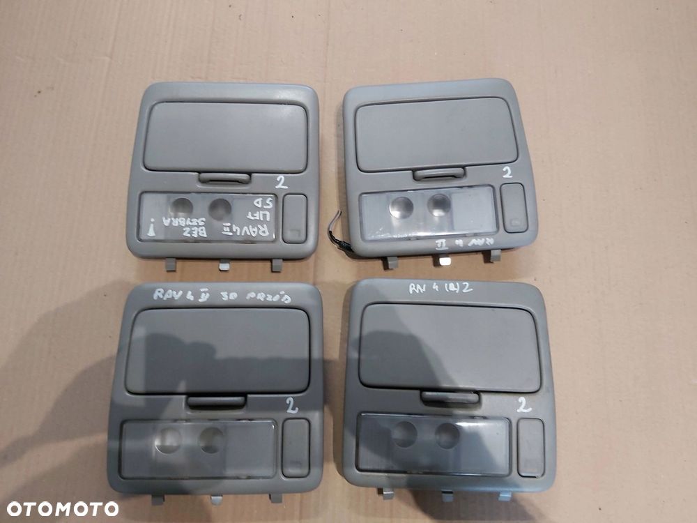 Toyota Rav4 II lampka podsufitki schowek panel - 1