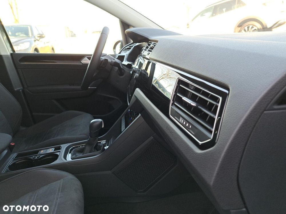 Volkswagen Touran - 27