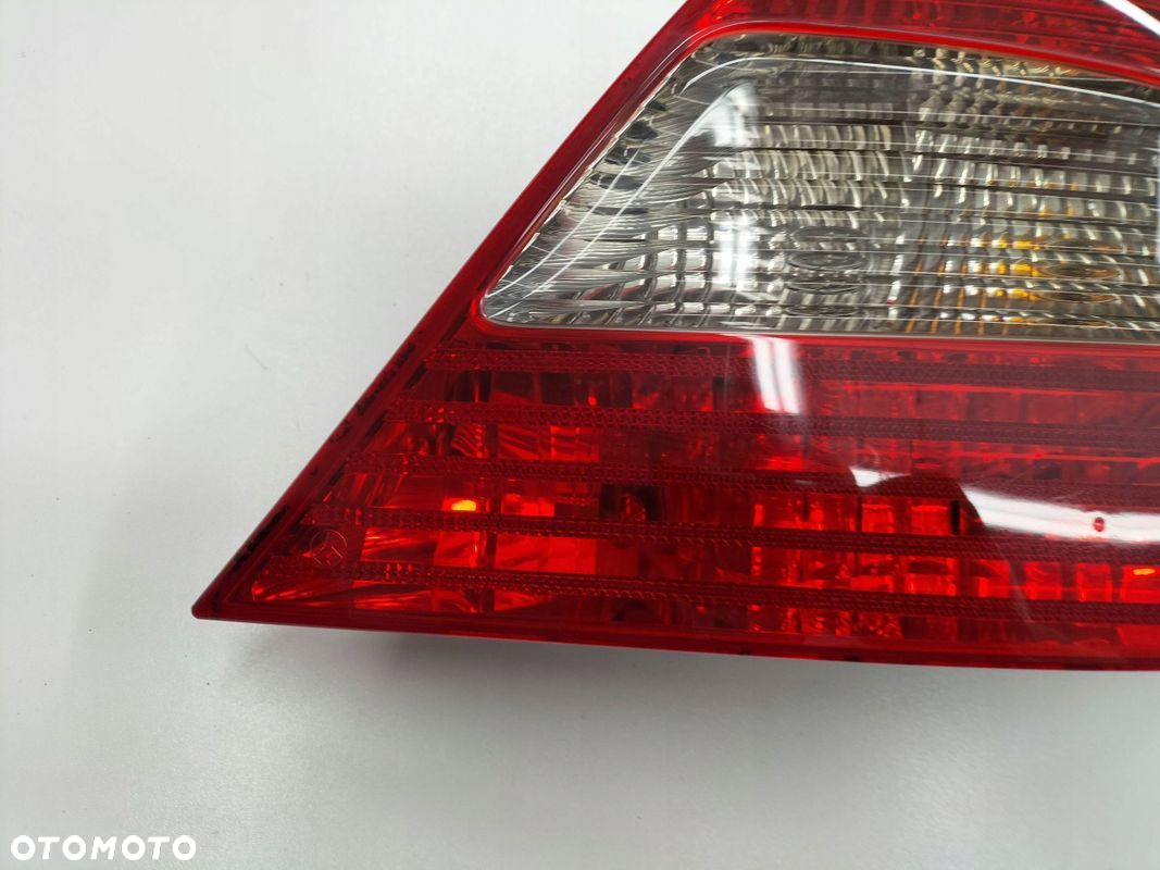 LAMPA PRAWY TYŁ PRAWA TYLNA MERCEDES CLK W209 A2098201664 - 2