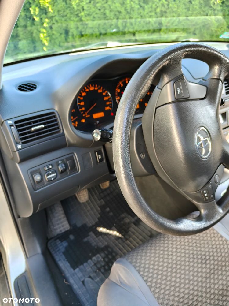 Toyota Avensis 1.8 VVT-i Luna - 7