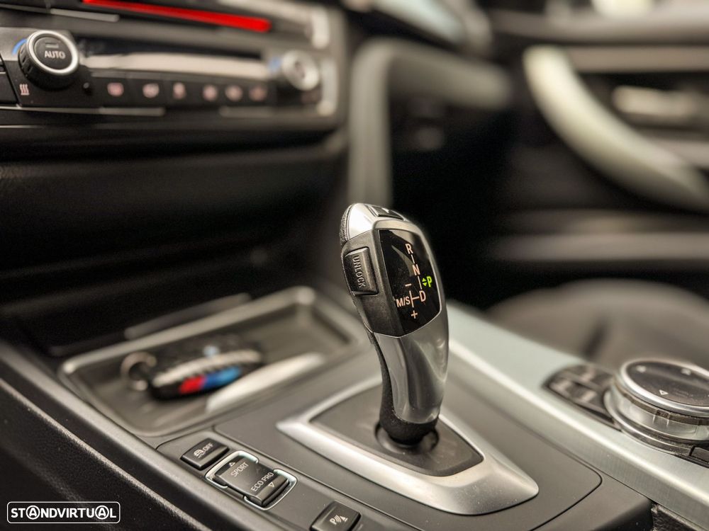 BMW 318 d Touring Aut. Sport Line - 7