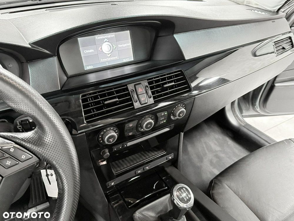 BMW Seria 5 520i - 29
