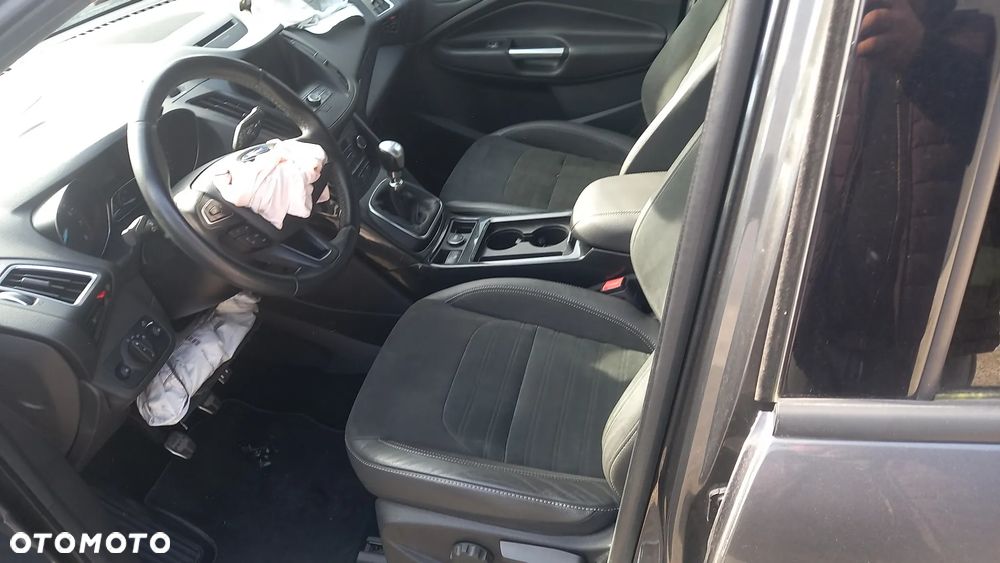 Ford Kuga - 4
