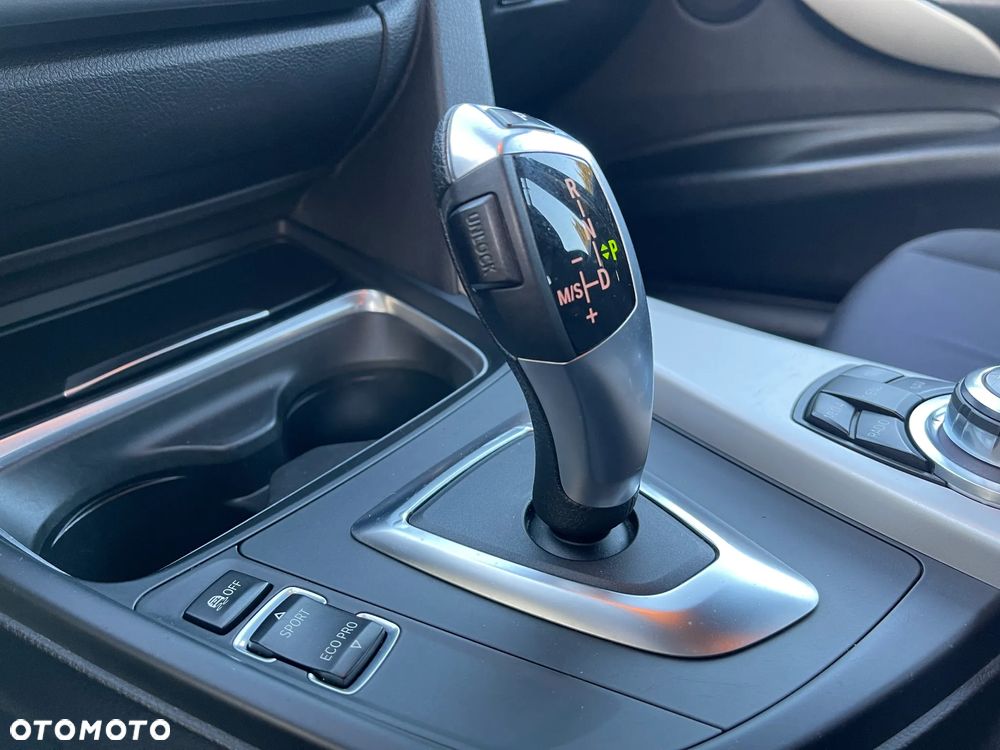 BMW Seria 3 318d Blue Performance Modern Line - 14