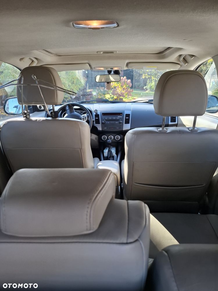 Mitsubishi Outlander - 4