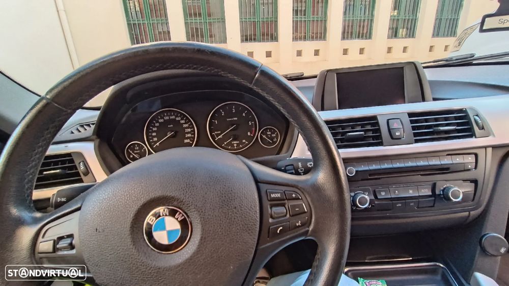 BMW 318 d - 15