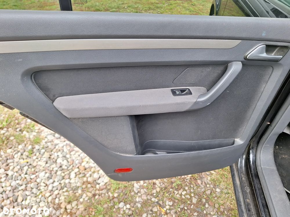 Volkswagen Touran - 17