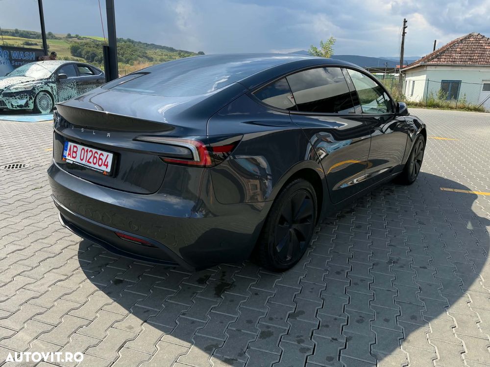 Tesla Model 3 2025 photo 4