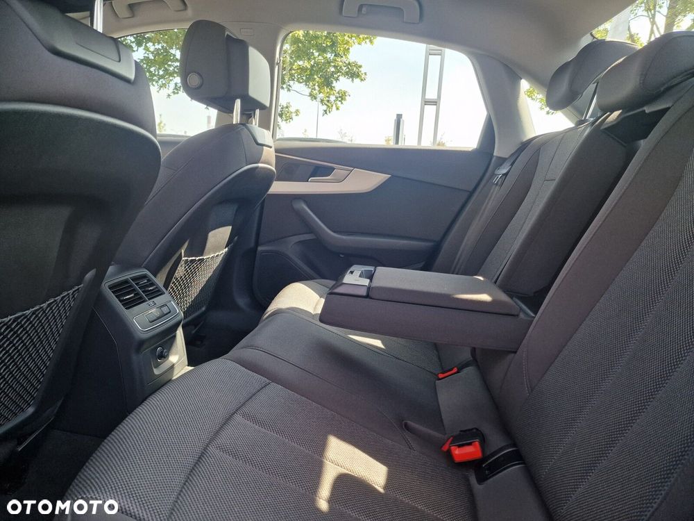 Audi A4 Limousine - 12