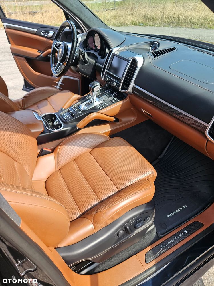 Porsche Cayenne - 16