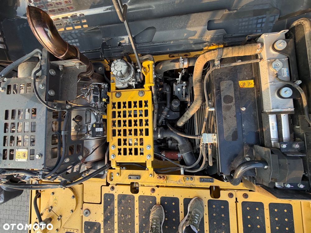 Komatsu PC240LC-11 - 21