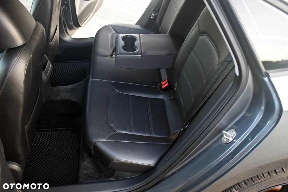 Volkswagen Passat - 33