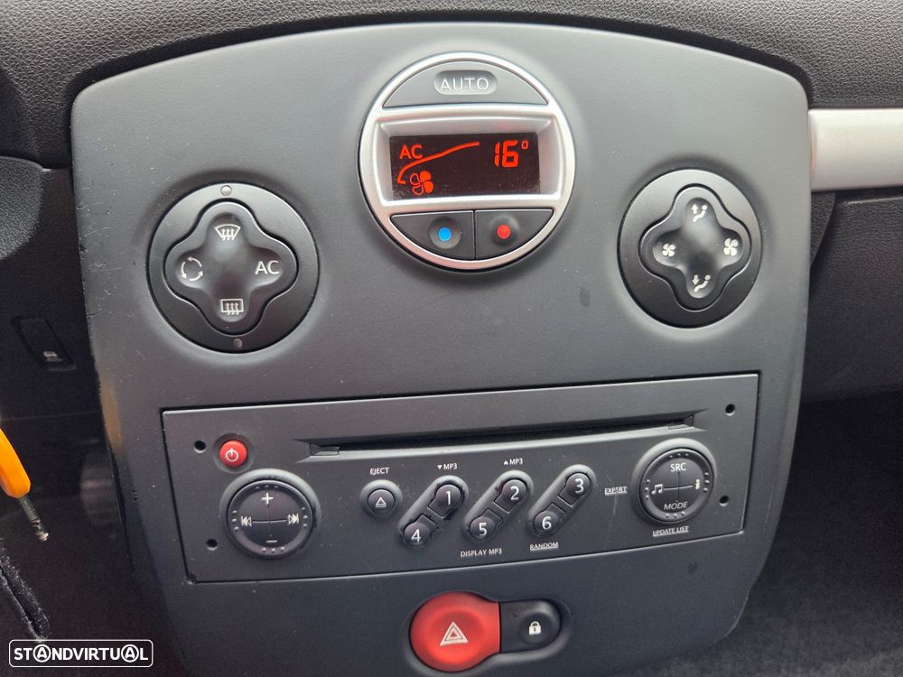 Renault Clio 1.2 16V Dynamique S - 11
