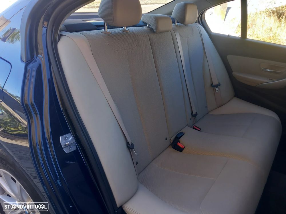 BMW 320 d Line Sport - 4