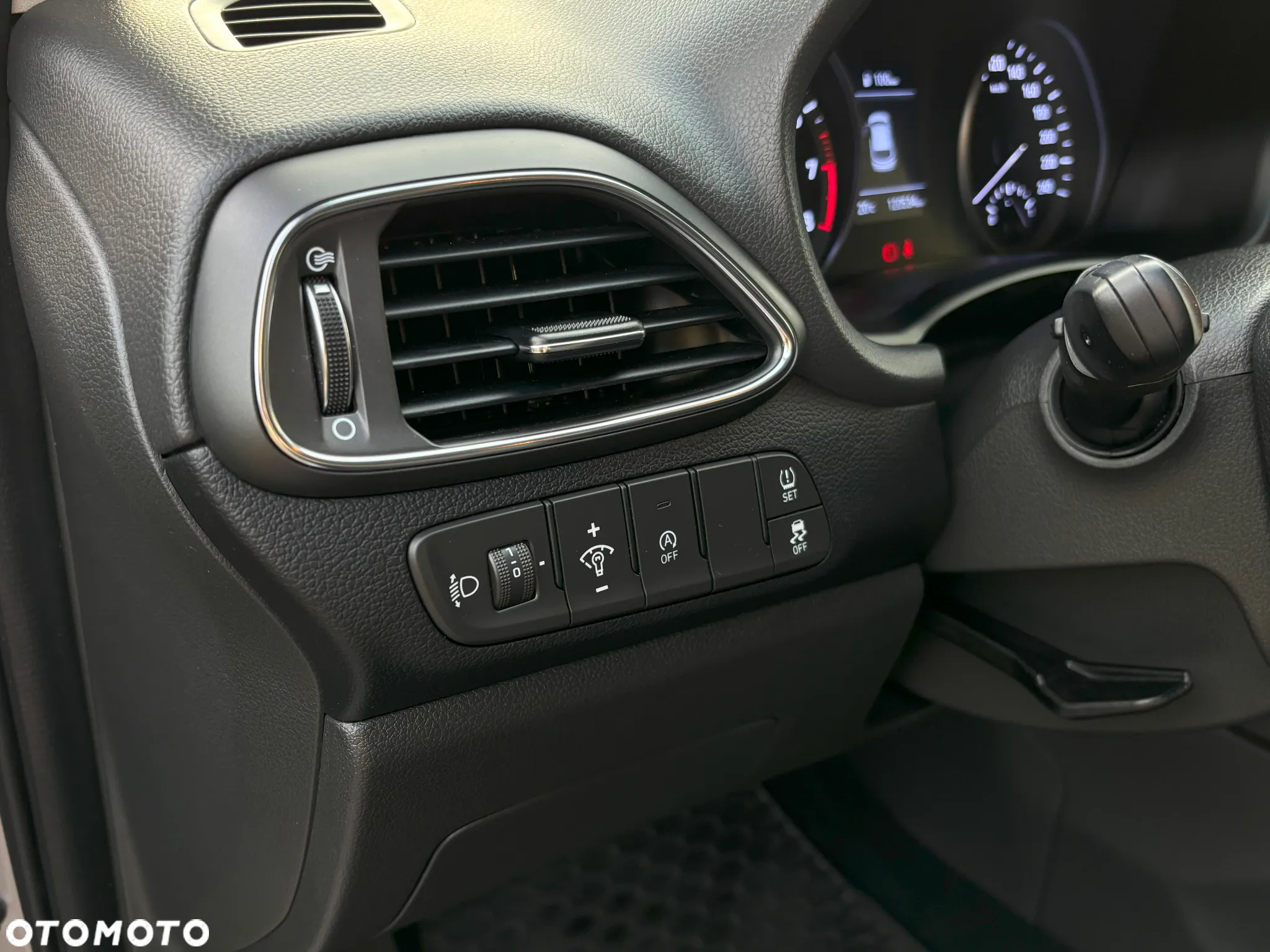 Hyundai i30 1.5 DPI Classic + - 34