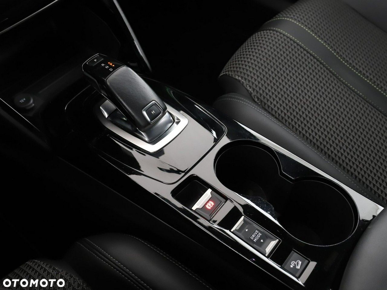 Peugeot 2008 PureTech 130 EAT8 GT - 32