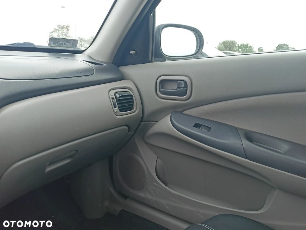 Nissan Almera - 12