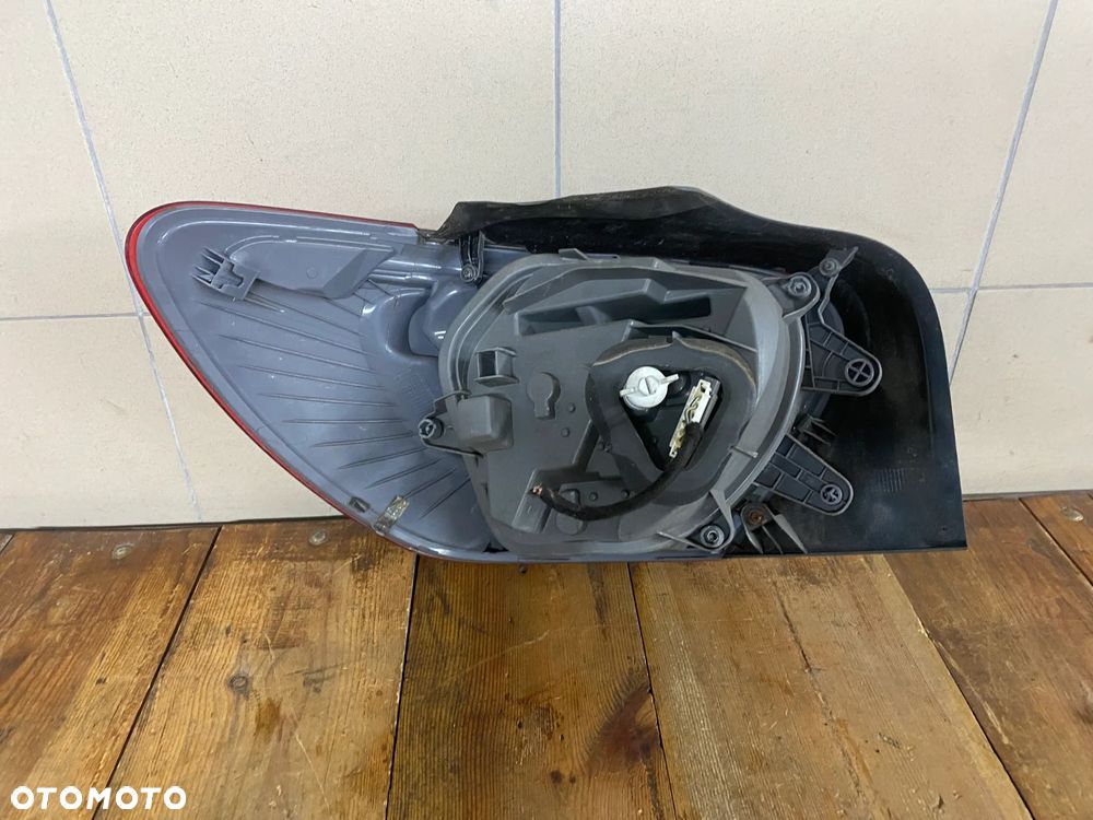 MERCEDES 176 lift lampa tylna prawa A 1769064900 - 2