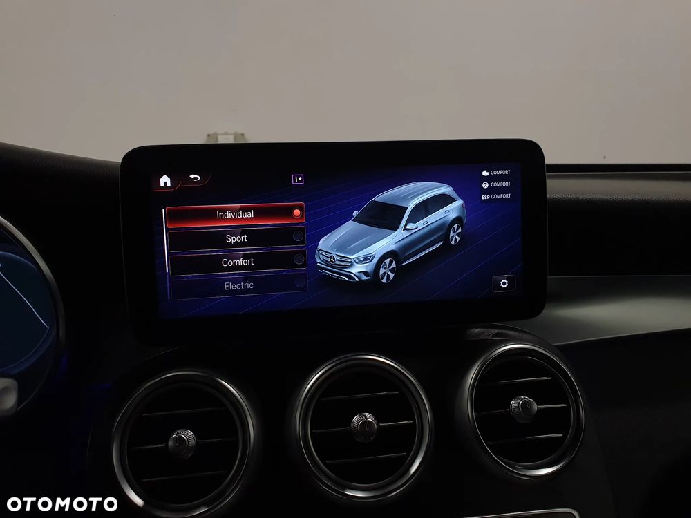 Mercedes-Benz GLC 300 de 4Matic 9G-TRONIC AMG Line Plus - 21