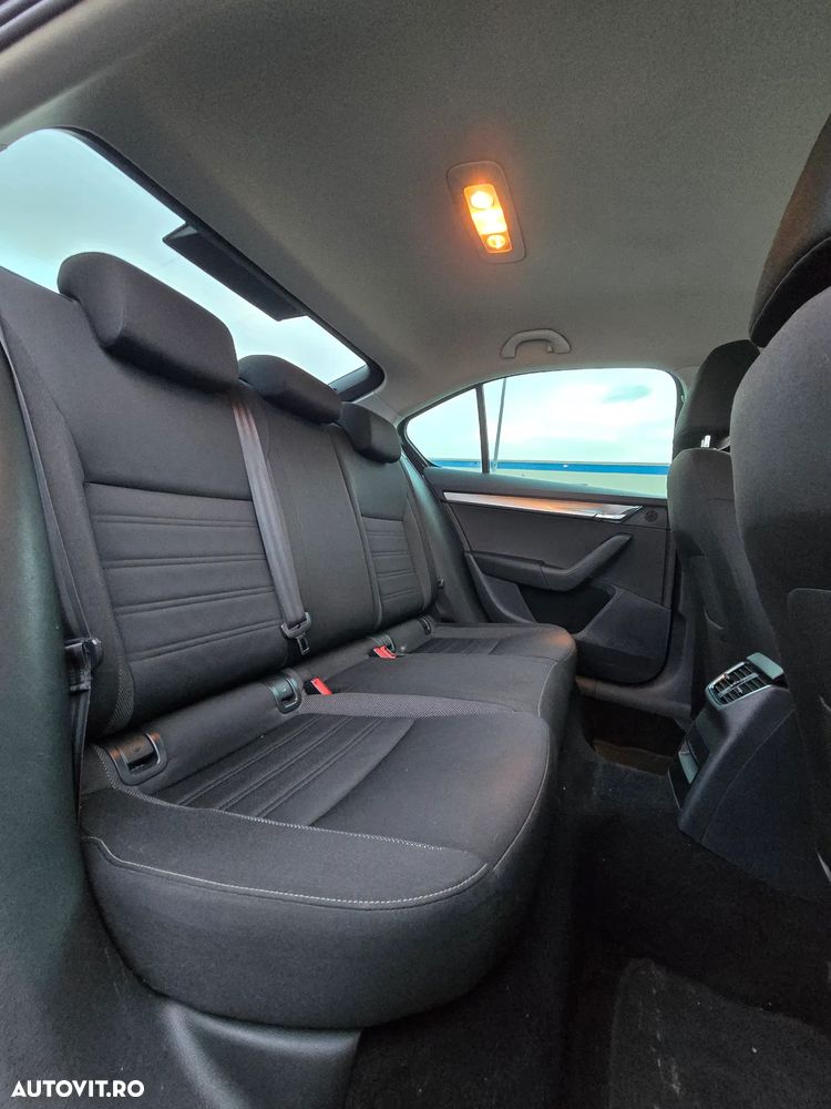 Skoda Octavia 2.0 TDI DSG Clever - 4