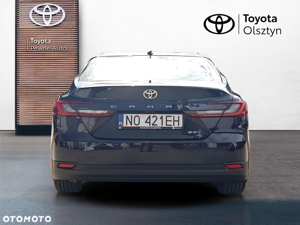 Toyota Camry - 4
