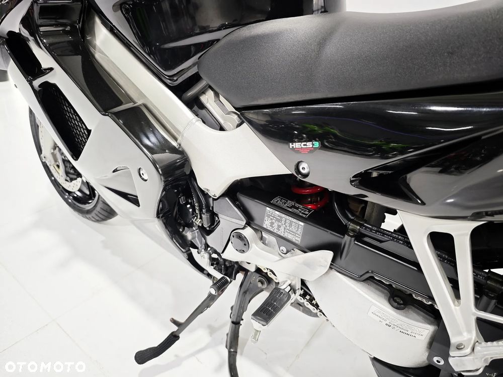 Honda VFR - 17