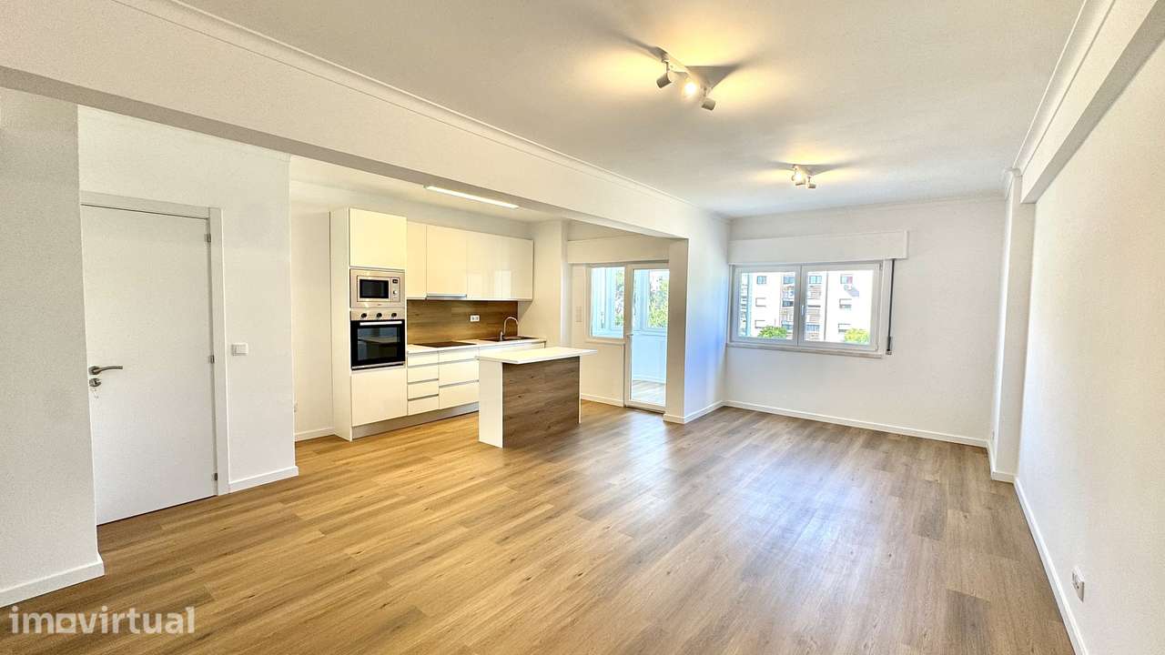 Apartamento T2 TOTALMENTE REMODELADO na Rua Teófilo Lopes Constantino - Grande imagem: 2/18