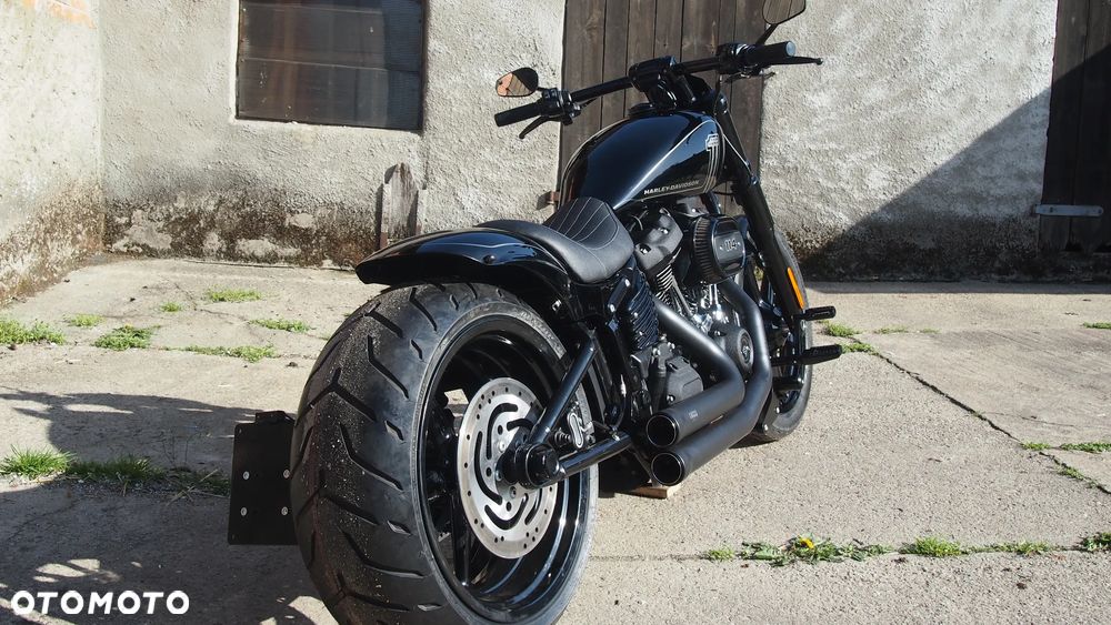 Harley-Davidson Softail Street Bob - 22