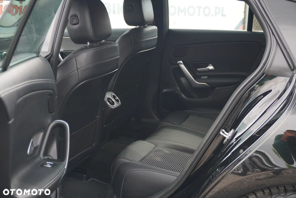 Mercedes-Benz CLA 180 7G-DCT Edition Progressive Line - 33