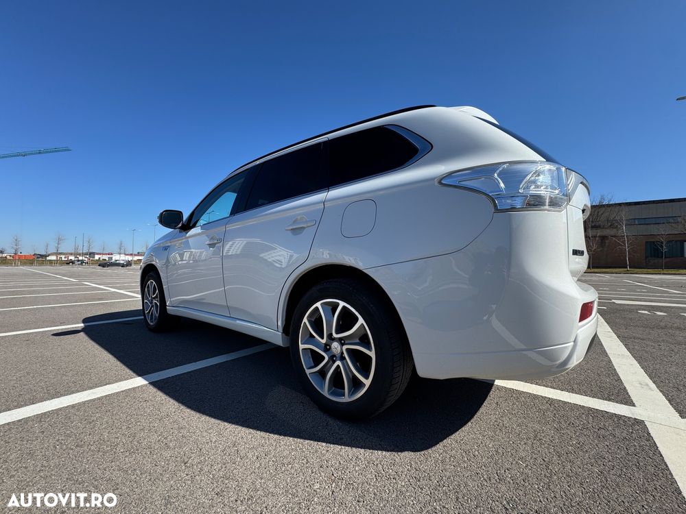 Mitsubishi Outlander - 3