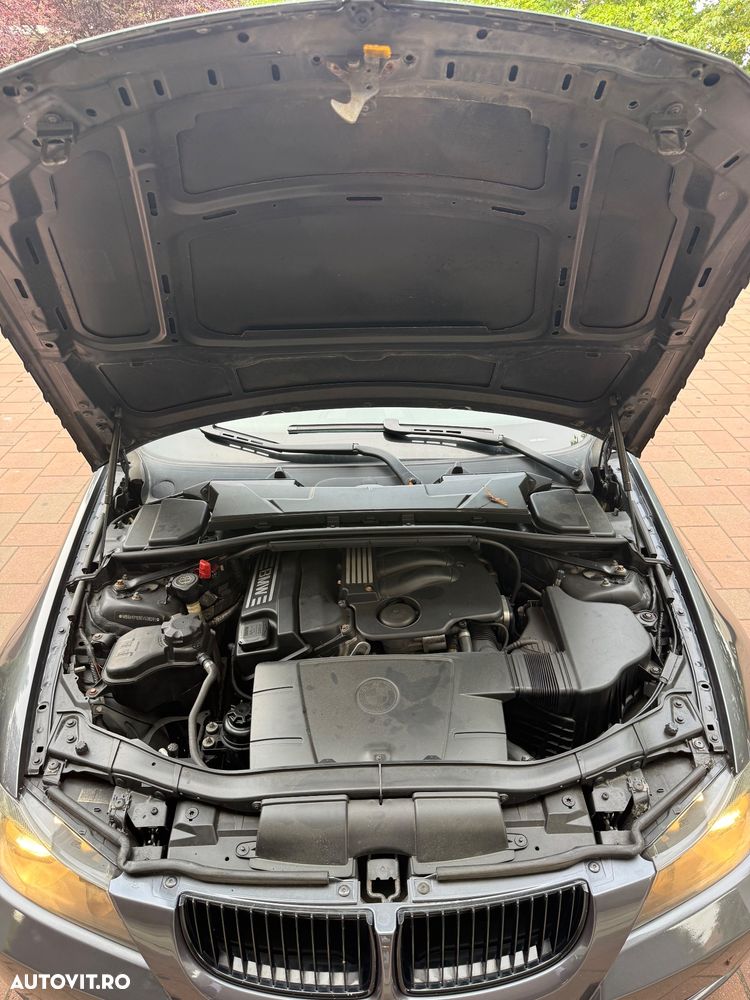 BMW Seria 3 320i - 12