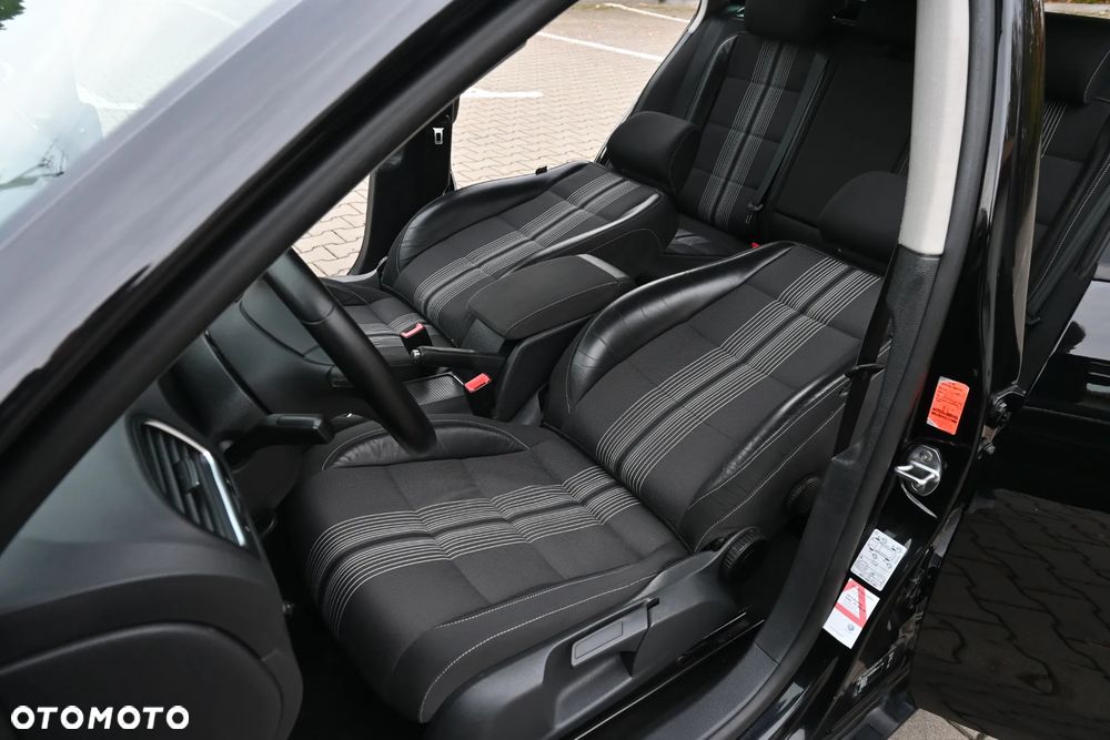 Volkswagen Golf 2.0 TDI DPF MATCH - 23