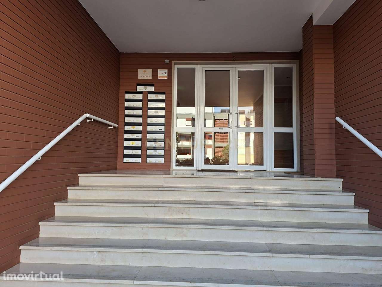 Apartamento T4, na Travessa Vera Garb junto à Universidade de Faro - Grande imagem: 3/22