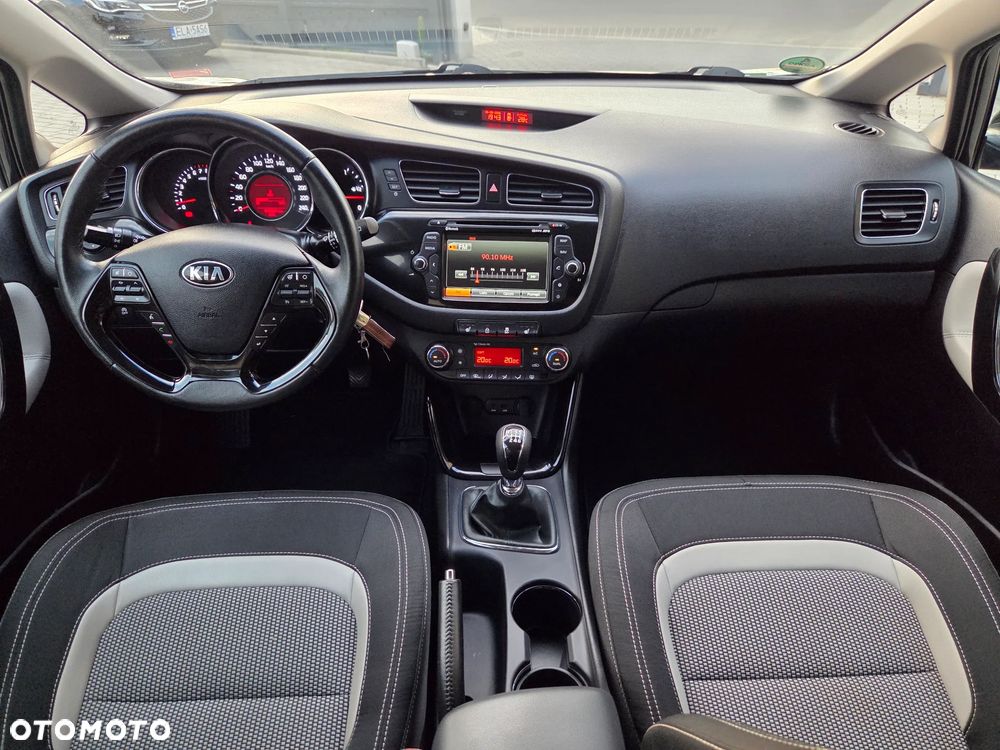 Kia Ceed 1.6 GDI Dream Team Edition - 34