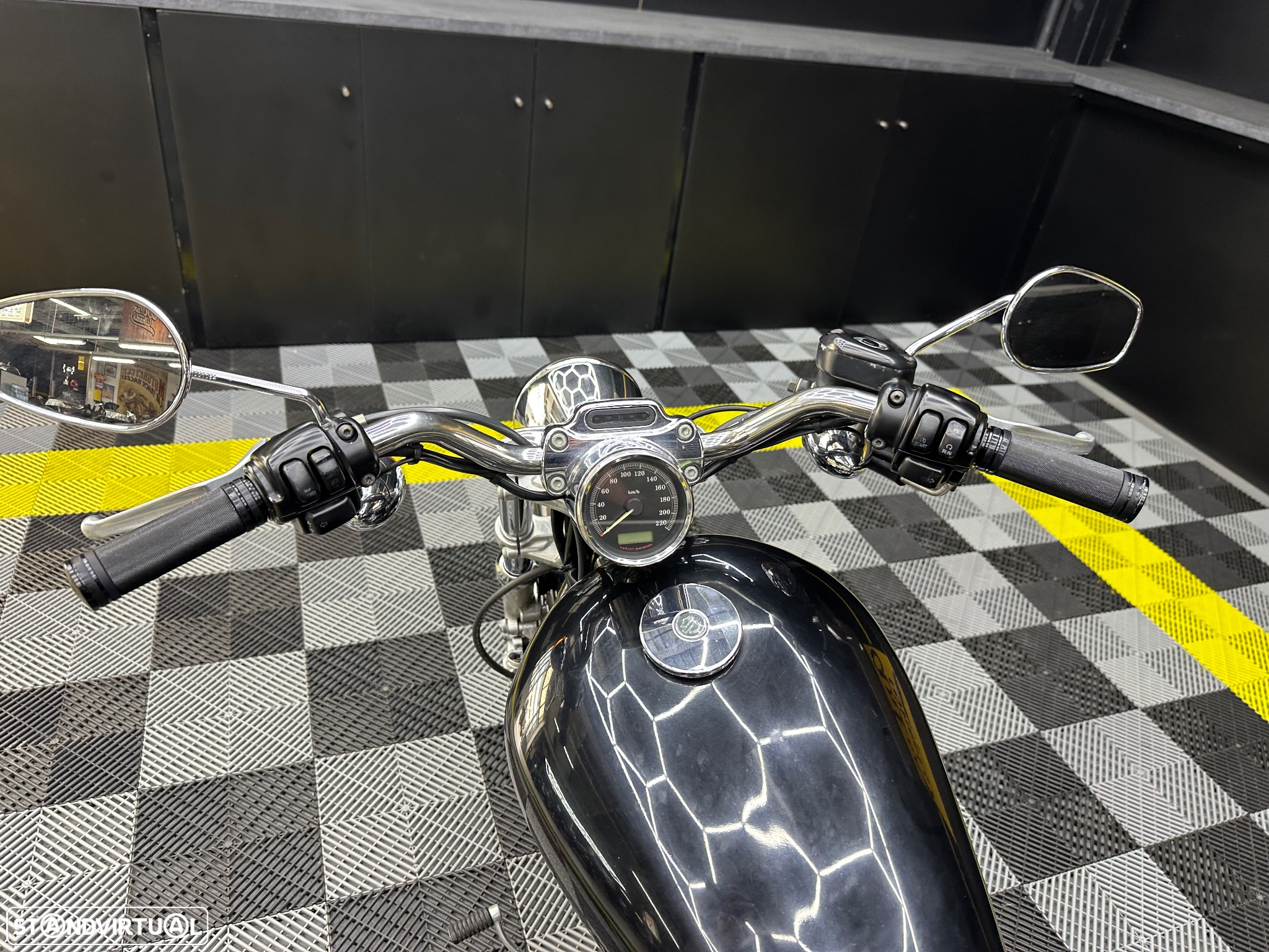 Harley-Davidson 883 - 5