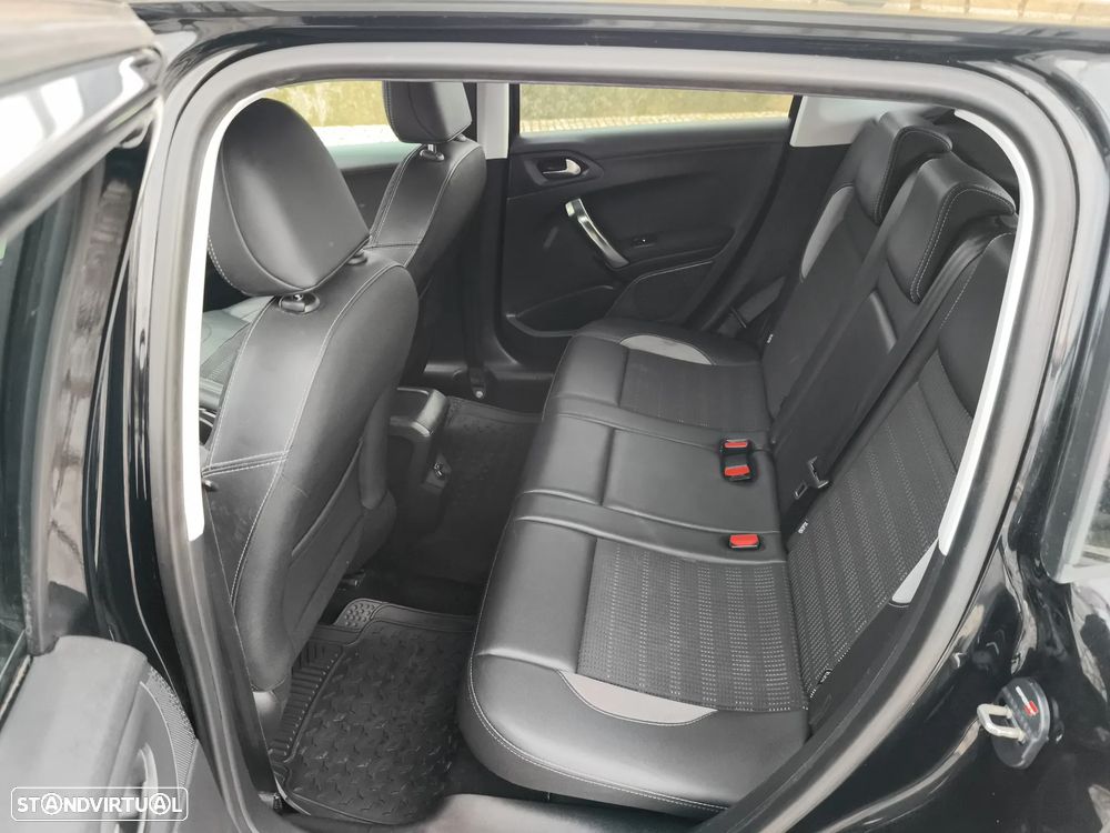 Peugeot 2008 1.2 PureTech Active - 8
