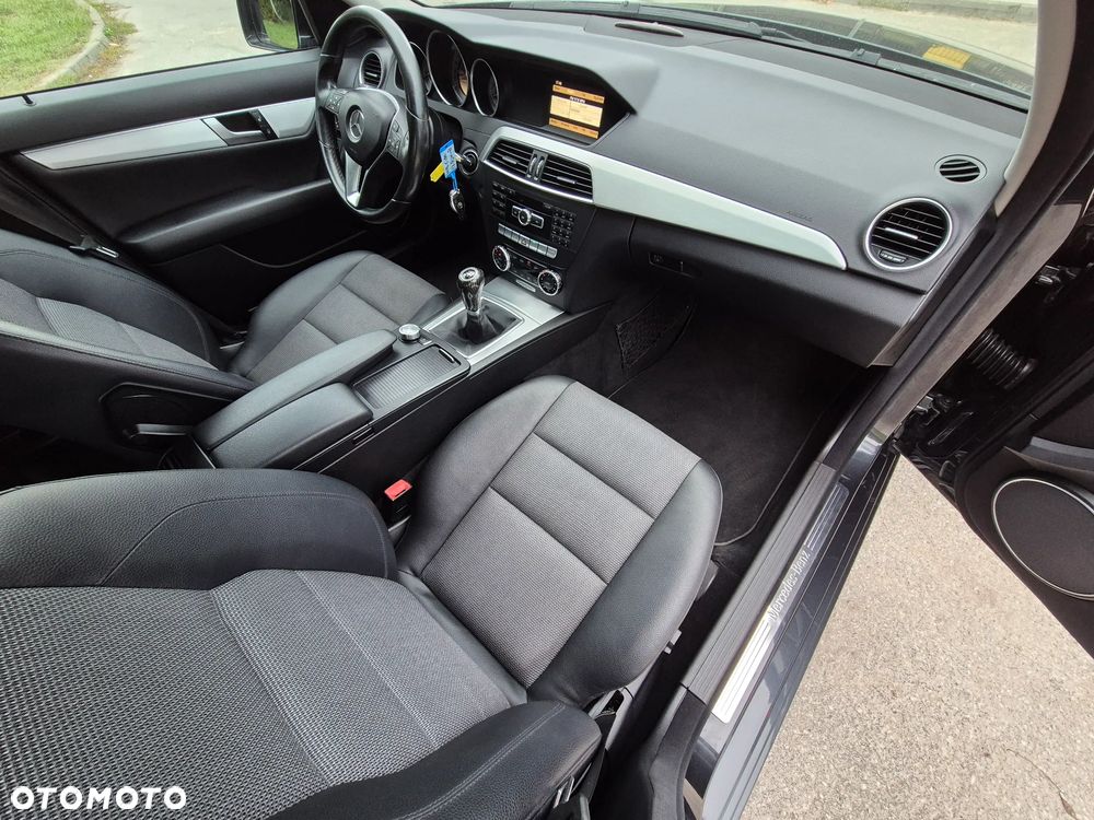 Mercedes-Benz Klasa C 180 BlueEFFICIENCY Avantgarde - 29