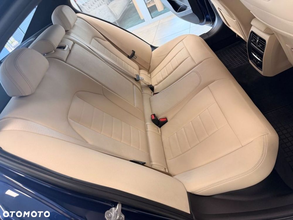 BMW Seria 3 330i M Sport - 27