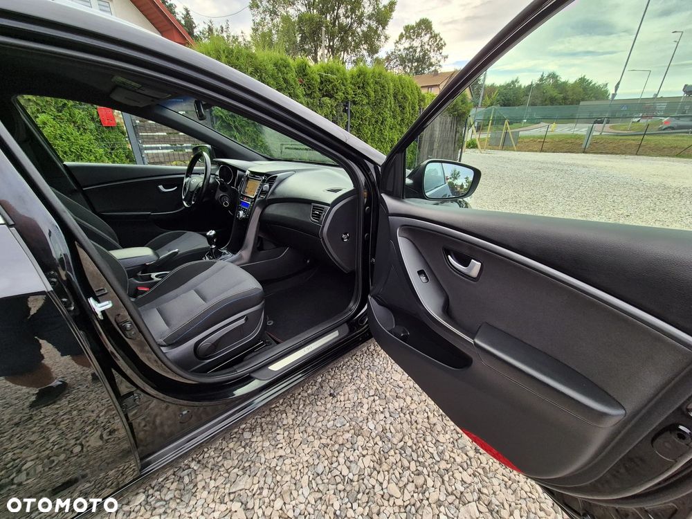 Hyundai i30 blue Kombi 1.6 GDi Passion - 33